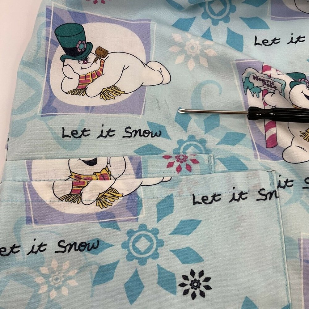 Frosty the Snowman Movie Scrub Top Womens Size Large Christmas Let it snow - Picture 7 of 7